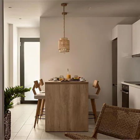 Di Lusso - 2 Suites Hotel *