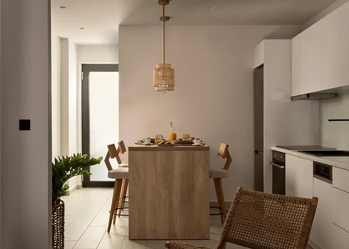 Di Lusso - 2 Suites Hotel *