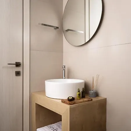 Di Lusso - 2 Suites Hotel *